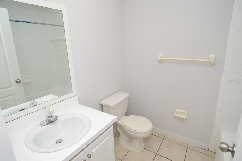 Active With Contract: $1,650 (2 beds, 2 baths, 1140 Square Feet)