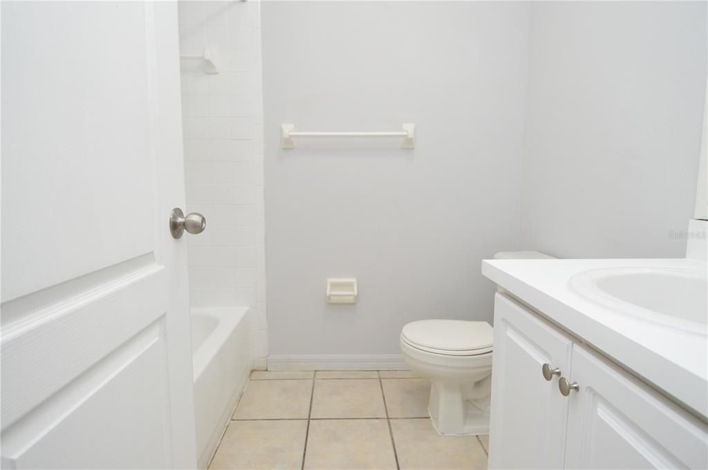 Active With Contract: $1,650 (2 beds, 2 baths, 1140 Square Feet)