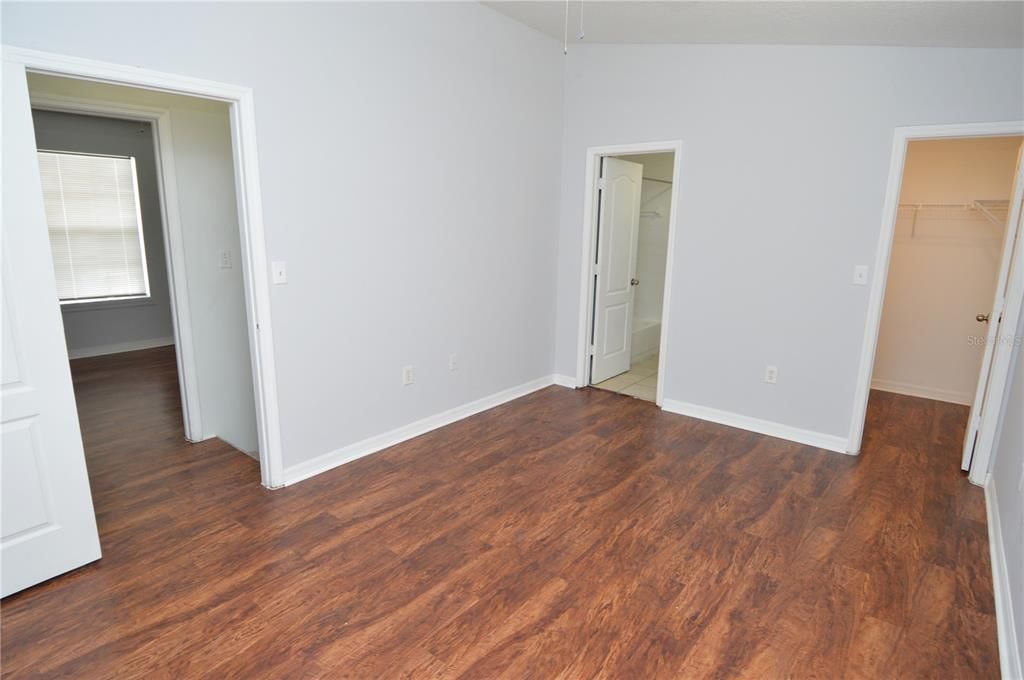 Active With Contract: $1,650 (2 beds, 2 baths, 1140 Square Feet)