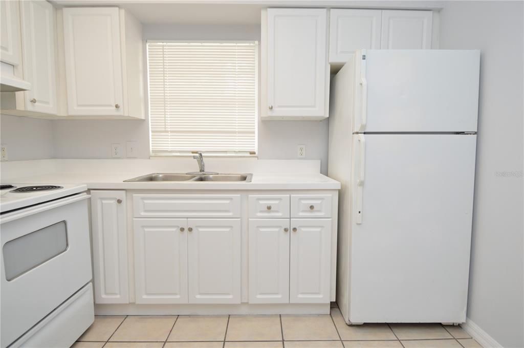 Active With Contract: $1,650 (2 beds, 2 baths, 1140 Square Feet)