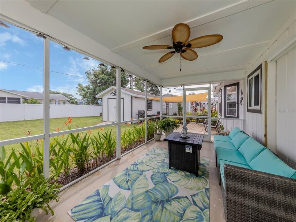 For Sale: $299,000 (2 beds, 2 baths, 954 Square Feet)