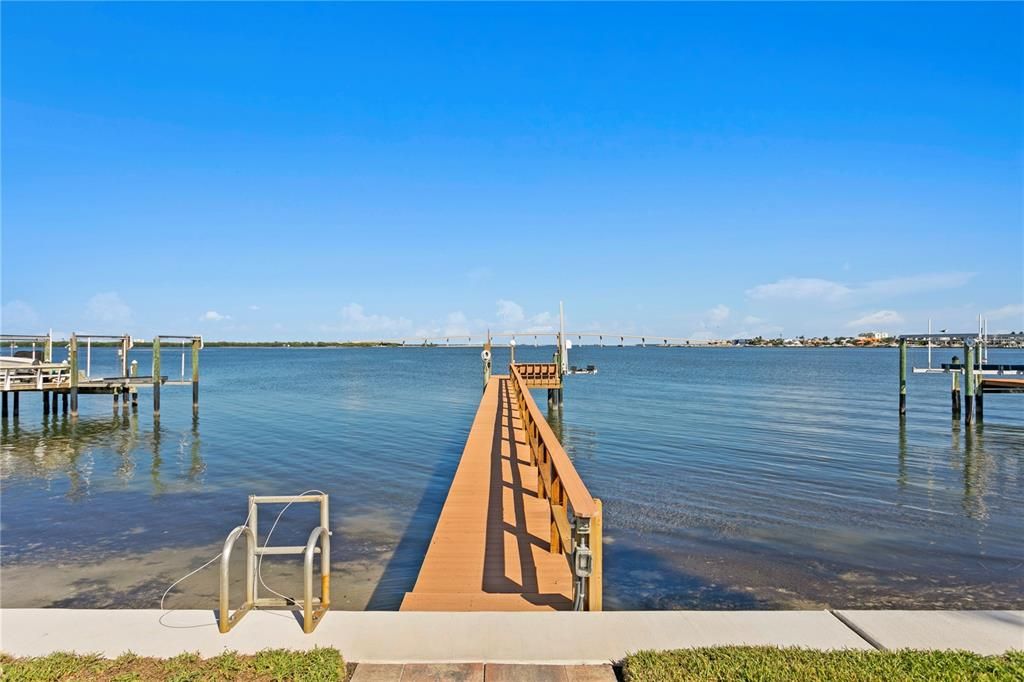 For Sale: $2,200,000 (3 beds, 2 baths, 1427 Square Feet)