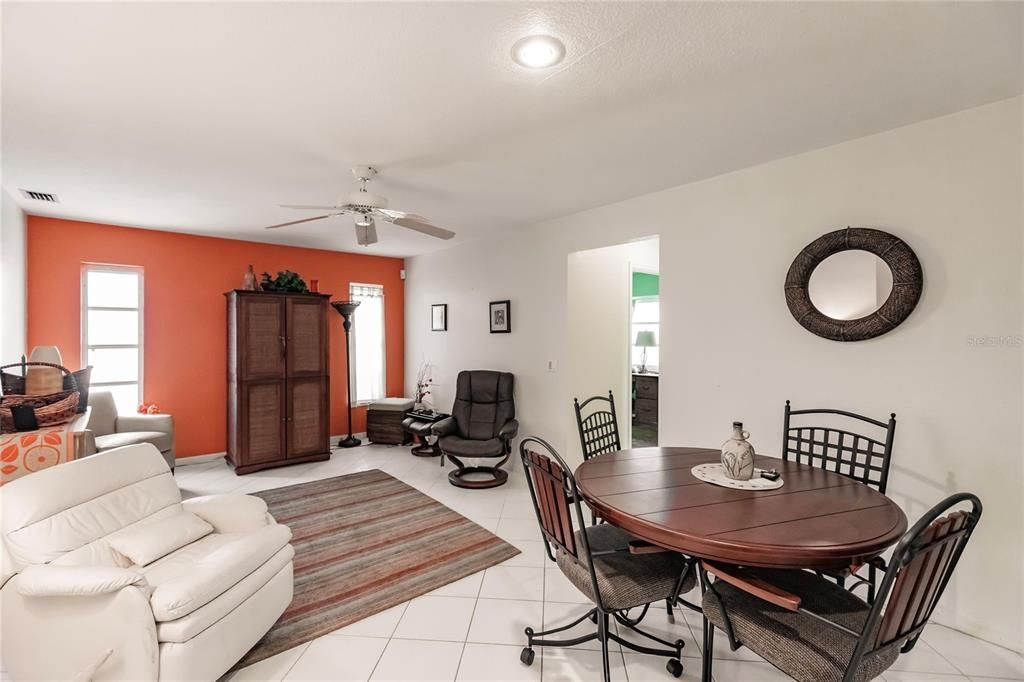 FAMILY ROOM & CASUAL DINING AREA