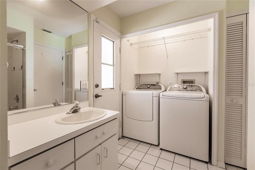 LAUNDRY AREA IN 2ND BATH