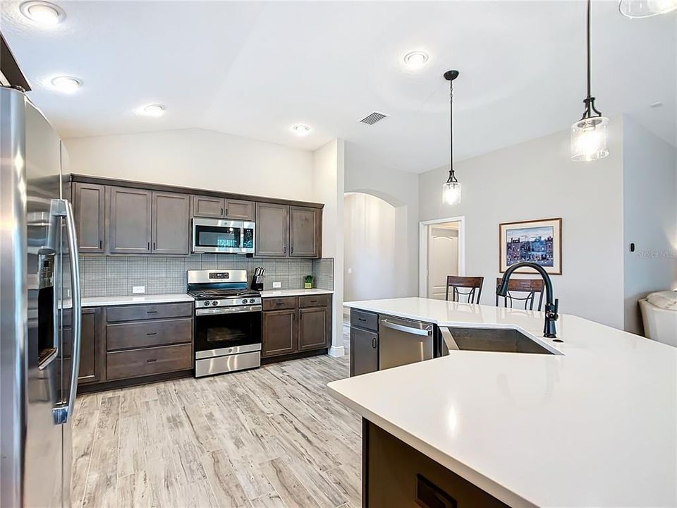 Active With Contract: $574,900 (3 beds, 3 baths, 1925 Square Feet)