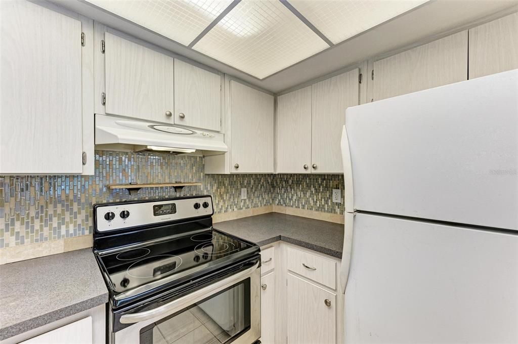 Active With Contract: $338,000 (2 beds, 2 baths, 1089 Square Feet)