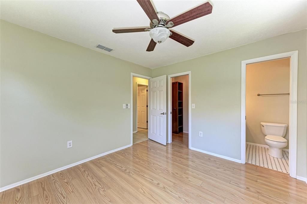 Active With Contract: $338,000 (2 beds, 2 baths, 1089 Square Feet)