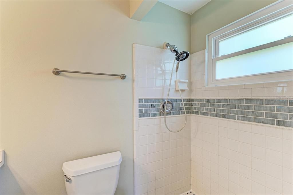 Active With Contract: $338,000 (2 beds, 2 baths, 1089 Square Feet)