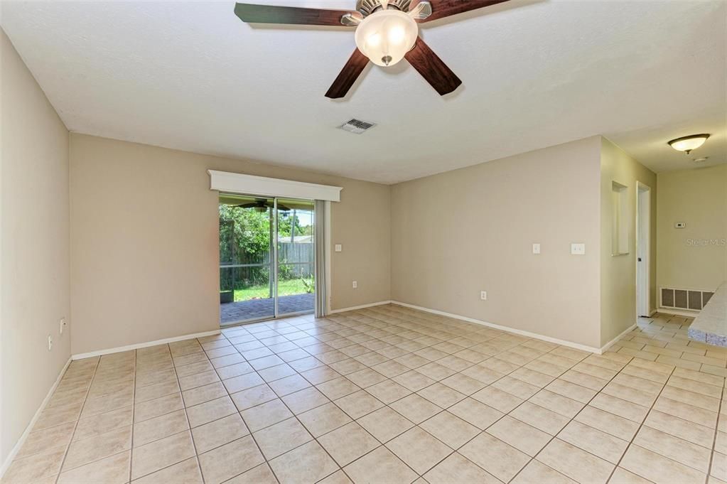 Active With Contract: $338,000 (2 beds, 2 baths, 1089 Square Feet)