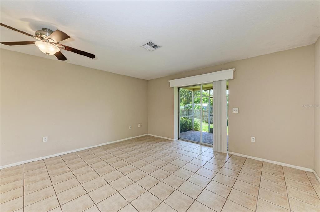 Active With Contract: $338,000 (2 beds, 2 baths, 1089 Square Feet)