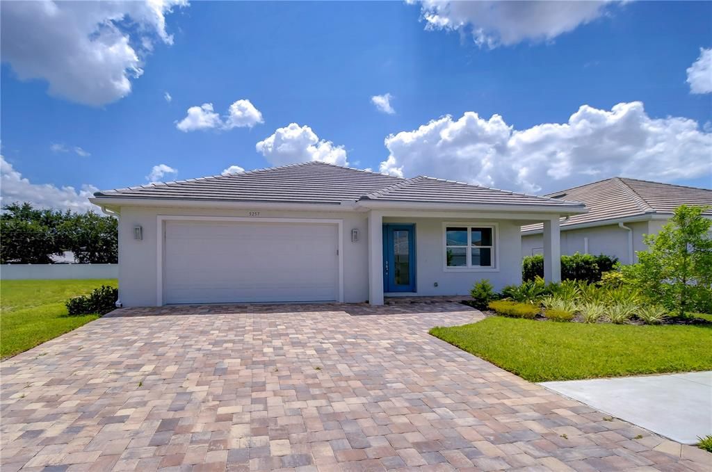 Active With Contract: $3,900 (3 beds, 2 baths, 2014 Square Feet)