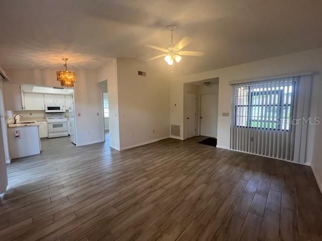 Active With Contract: $2,195 (2 beds, 2 baths, 888 Square Feet)