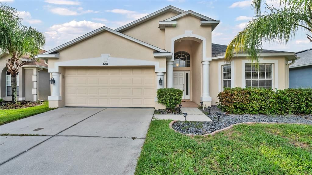 Recently Rented: $2,395 (4 beds, 3 baths, 1831 Square Feet)