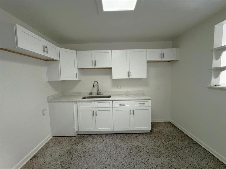 For Rent: $1,150 (2 beds, 1 baths, 794 Square Feet)