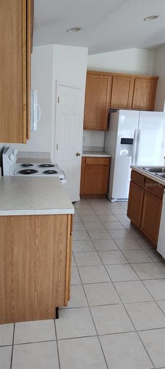 For Rent: $2,150 (3 beds, 2 baths, 1579 Square Feet)