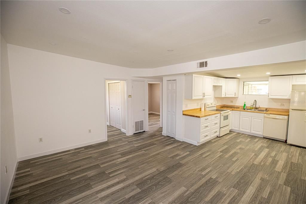 For Rent: $1,950 (2 beds, 1 baths, 1048 Square Feet)