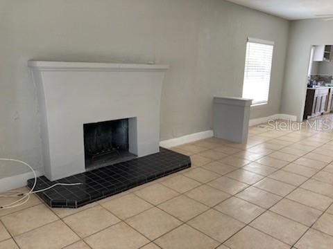 Active With Contract: $1,850 (3 beds, 1 baths, 1140 Square Feet)