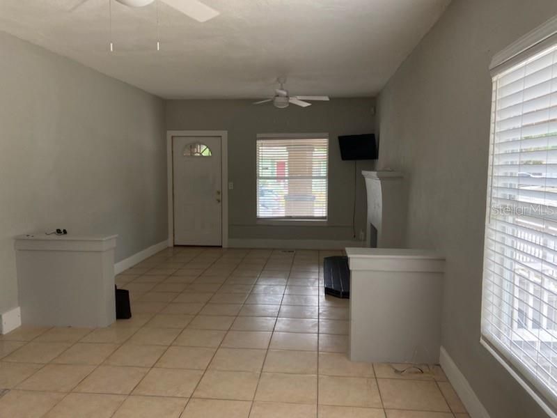 Active With Contract: $1,850 (3 beds, 1 baths, 1140 Square Feet)