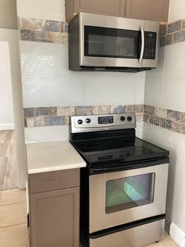 Active With Contract: $1,850 (3 beds, 1 baths, 1140 Square Feet)