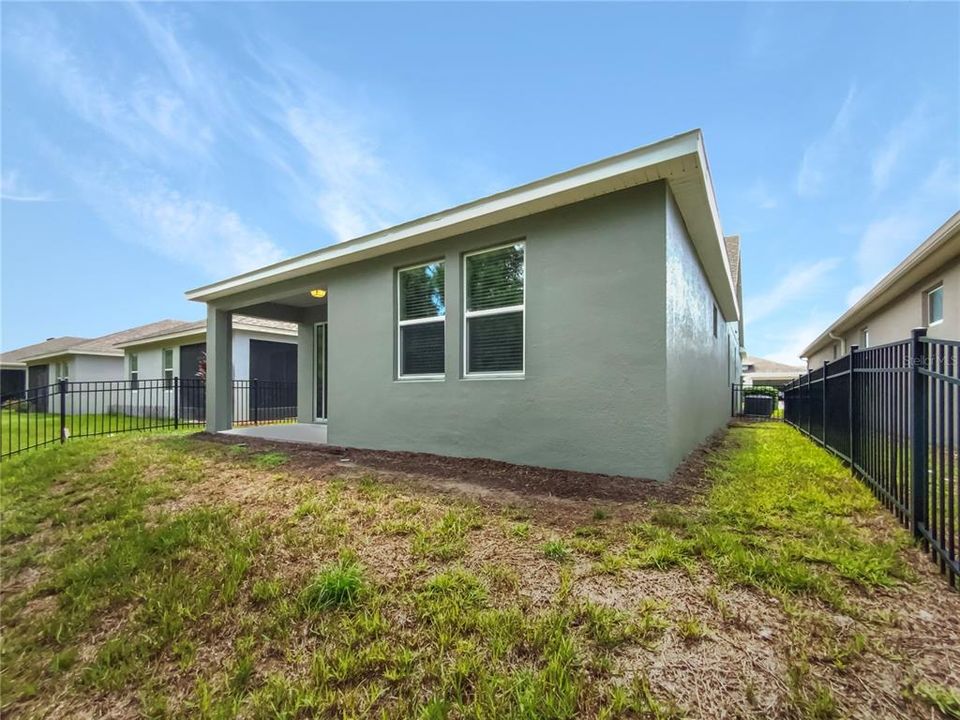 For Sale: $317,000 (2 beds, 2 baths, 1637 Square Feet)