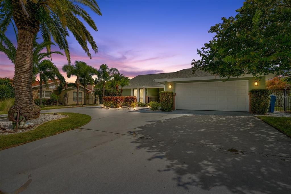 For Sale: $799,000 (3 beds, 3 baths, 2244 Square Feet)