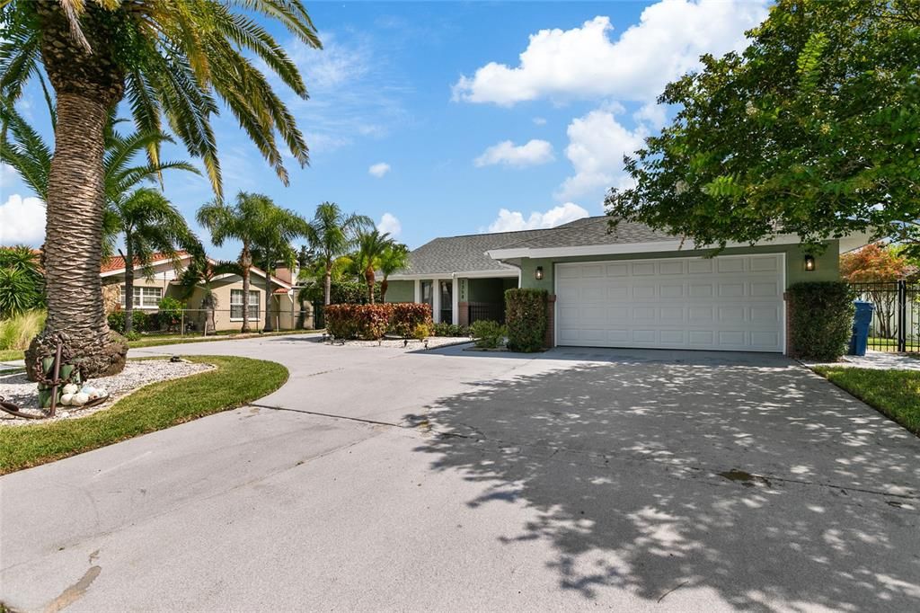 For Sale: $799,000 (3 beds, 3 baths, 2244 Square Feet)