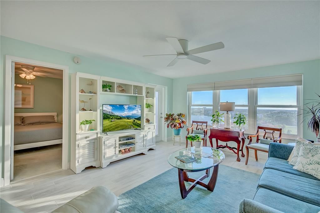 Livingroom with Westerly views towarad the Gulf of Mexico