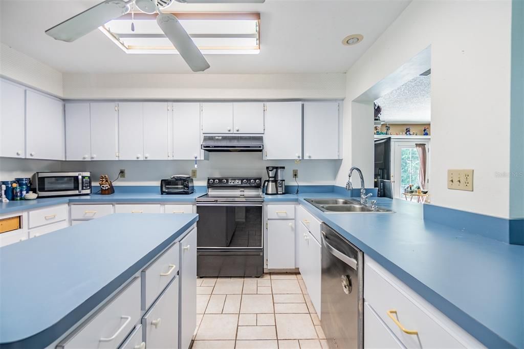 Active With Contract: $439,000 (4 beds, 2 baths, 1779 Square Feet)