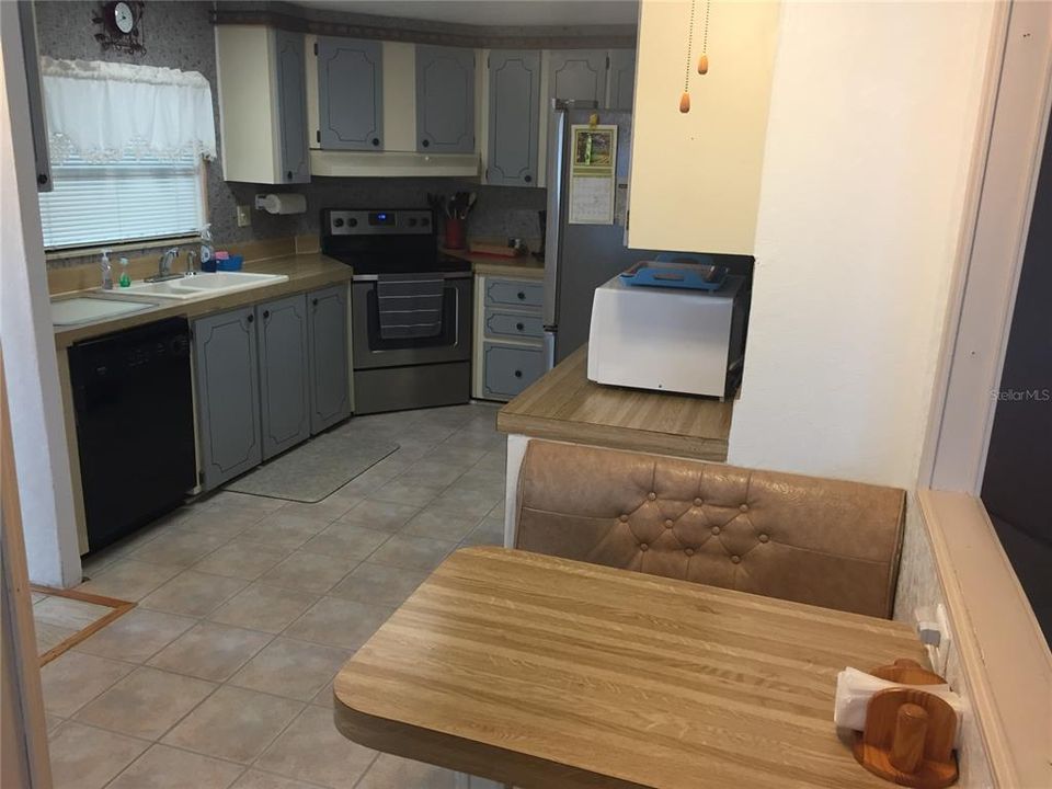 For Rent: $2,500 (2 beds, 2 baths, 1408 Square Feet)