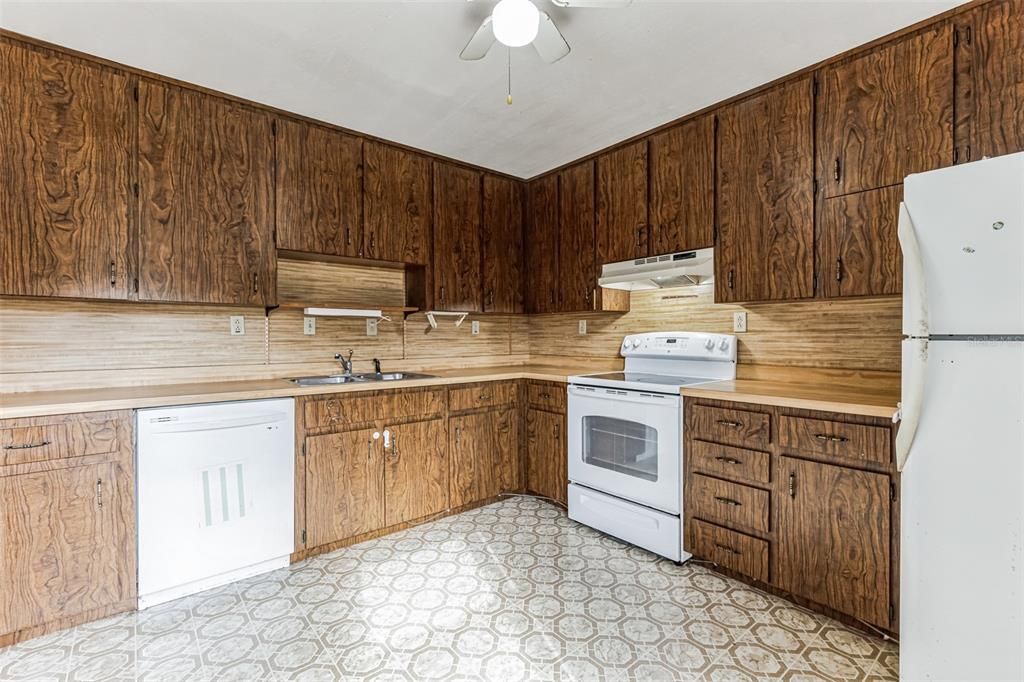 Active With Contract: $219,900 (3 beds, 2 baths, 1680 Square Feet)