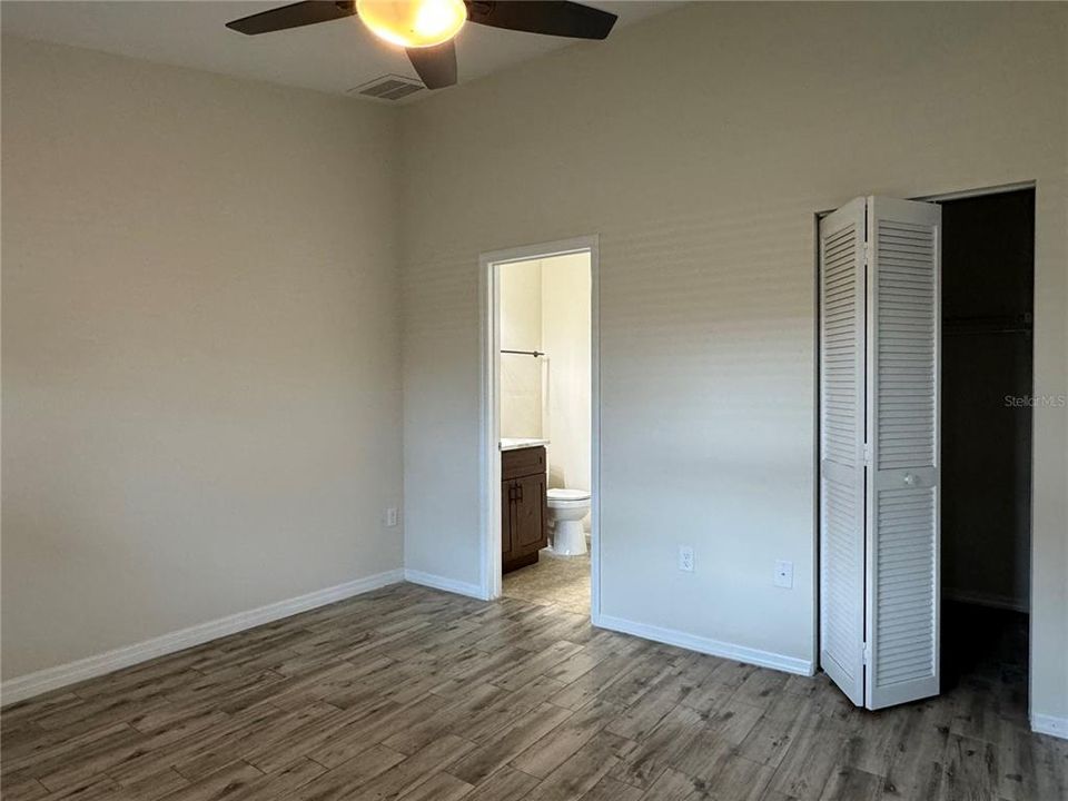 For Sale: $260,000 (2 beds, 1 baths, 941 Square Feet)