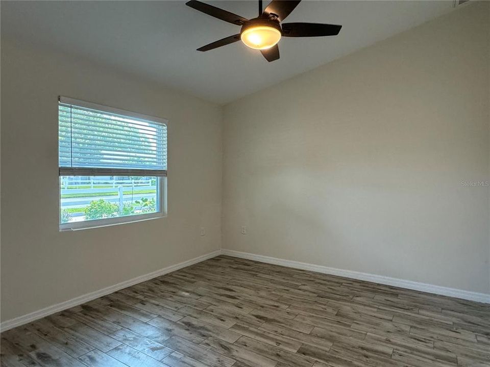 For Sale: $260,000 (2 beds, 1 baths, 941 Square Feet)