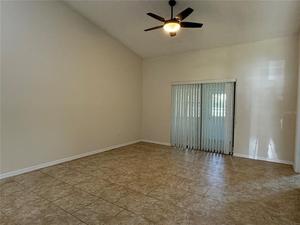 For Sale: $260,000 (2 beds, 1 baths, 941 Square Feet)