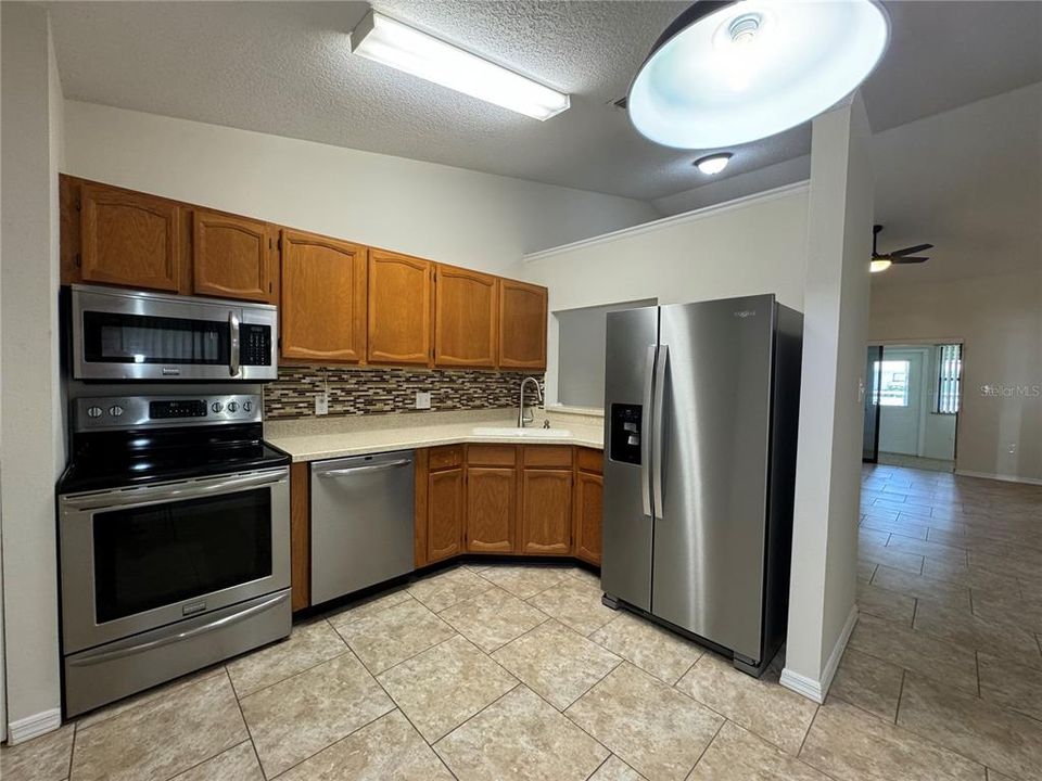 For Sale: $260,000 (2 beds, 1 baths, 941 Square Feet)