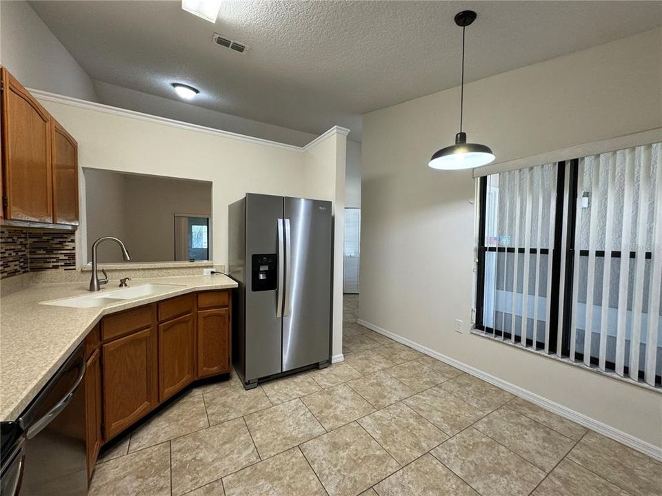 For Sale: $260,000 (2 beds, 1 baths, 941 Square Feet)