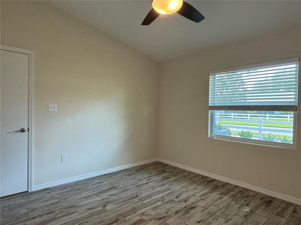 For Sale: $260,000 (2 beds, 1 baths, 941 Square Feet)