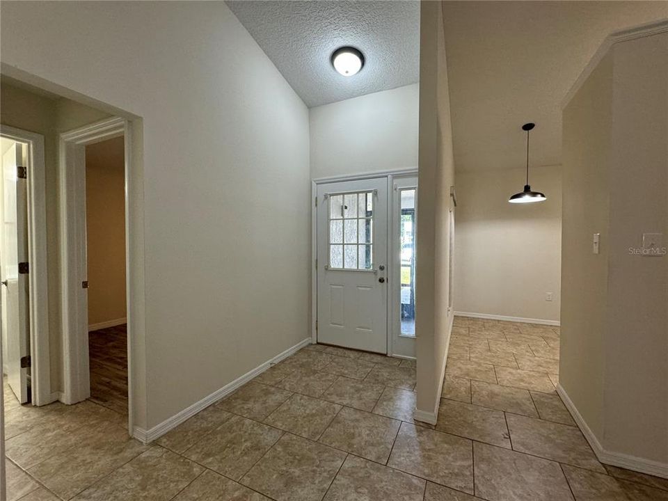 For Sale: $260,000 (2 beds, 1 baths, 941 Square Feet)