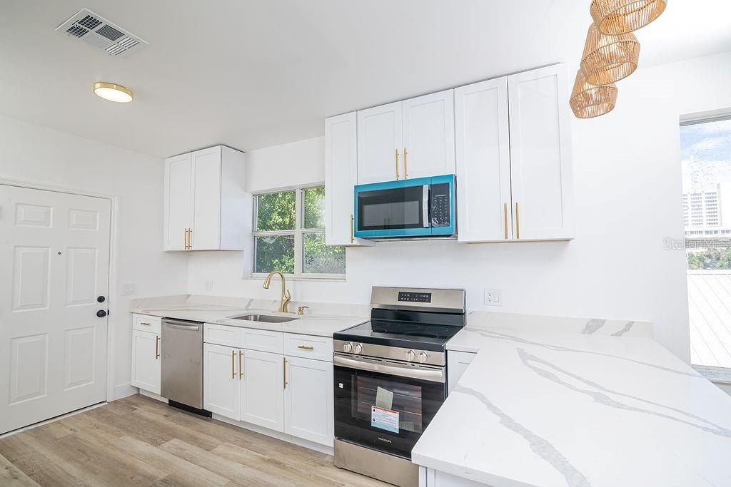 Active With Contract: $550,000 (4 beds, 4 baths, 2128 Square Feet)