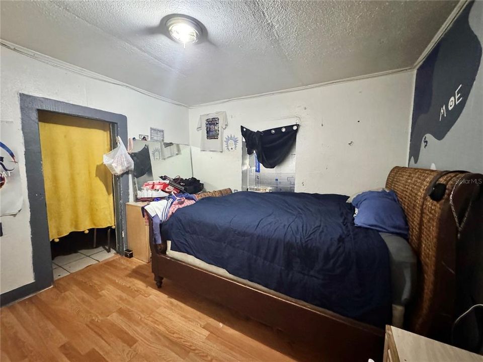 For Sale: $125,000 (2 beds, 1 baths, 836 Square Feet)