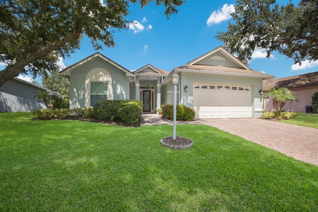 For Sale: $595,000 (3 beds, 2 baths, 1979 Square Feet)