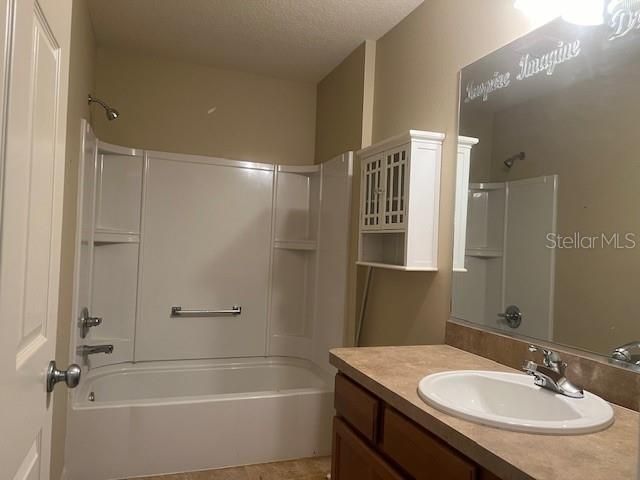 Guest Bathroom w/tub shower combination