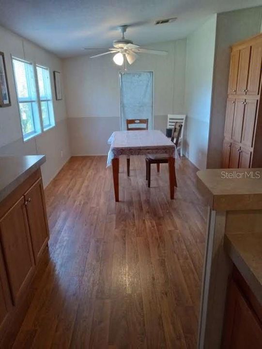 For Sale: $347,000 (2 beds, 2 baths, 960 Square Feet)