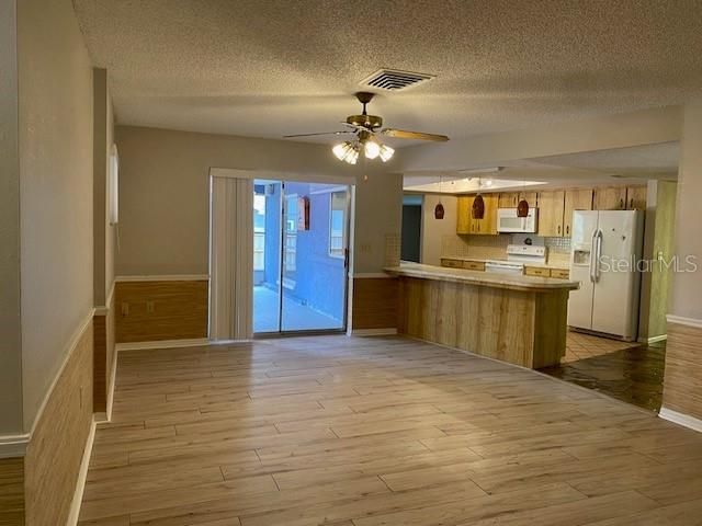 For Rent: $2,995 (3 beds, 2 baths, 1820 Square Feet)