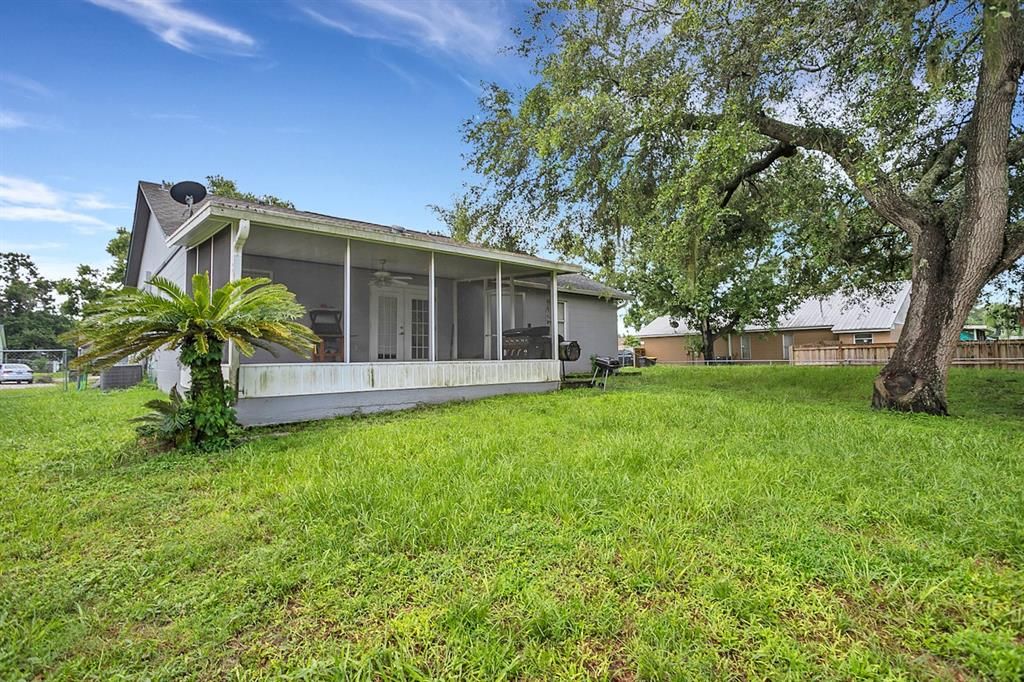 For Sale: $270,000 (3 beds, 2 baths, 1129 Square Feet)