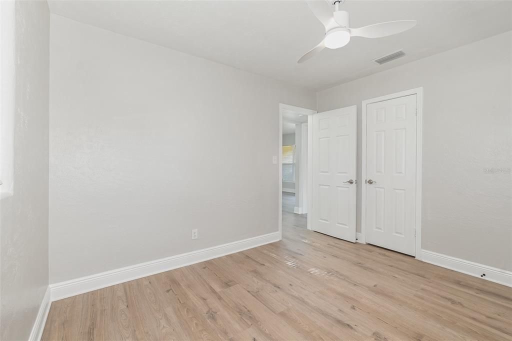 Active With Contract: $209,900 (3 beds, 1 baths, 993 Square Feet)