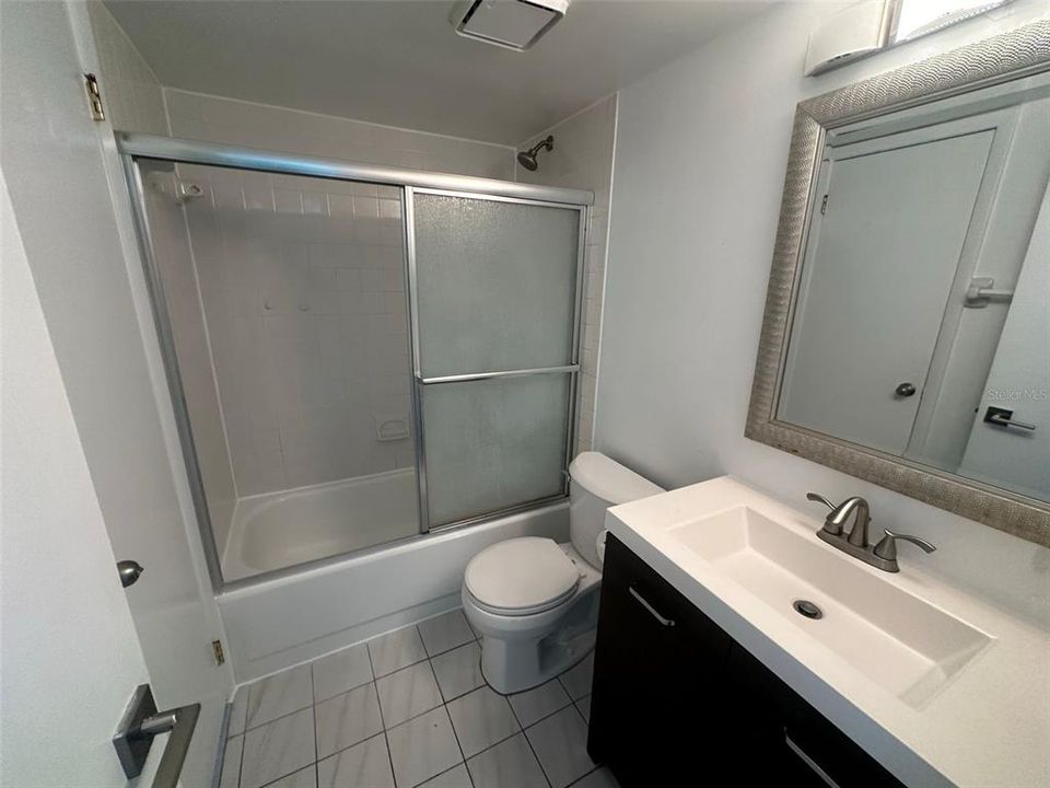 Active With Contract: $1,475 (2 beds, 2 baths, 1051 Square Feet)