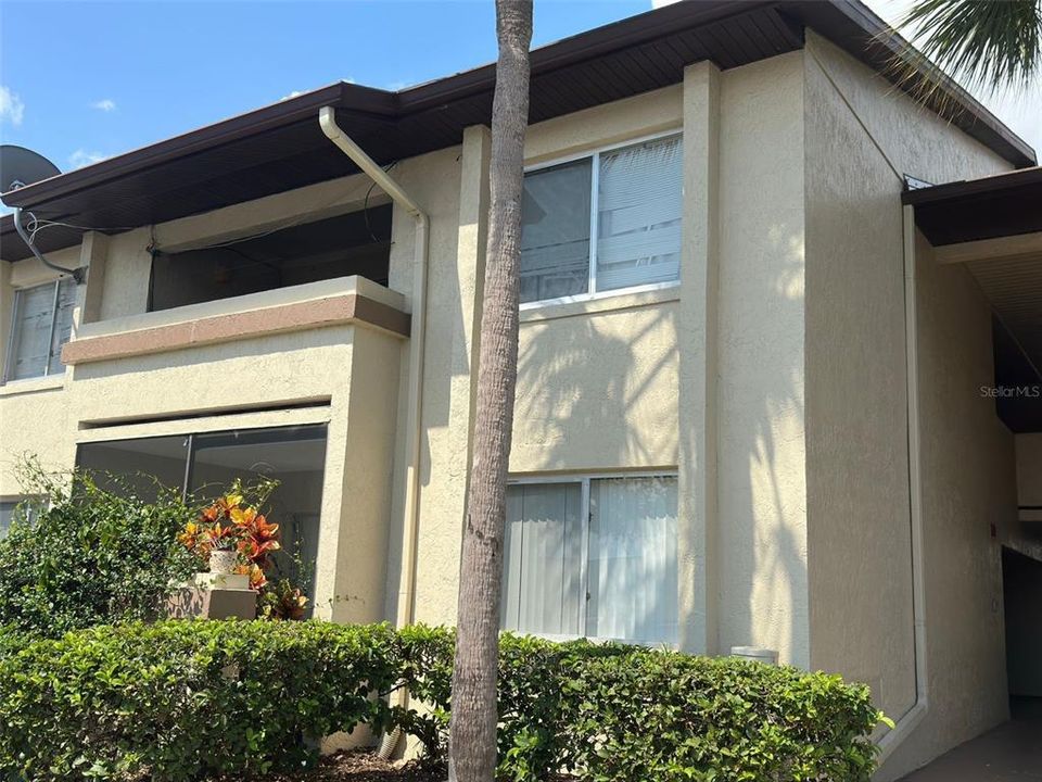 Active With Contract: $1,475 (2 beds, 2 baths, 1051 Square Feet)