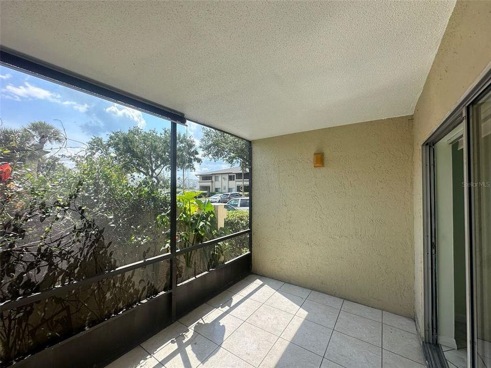 Active With Contract: $1,475 (2 beds, 2 baths, 1051 Square Feet)