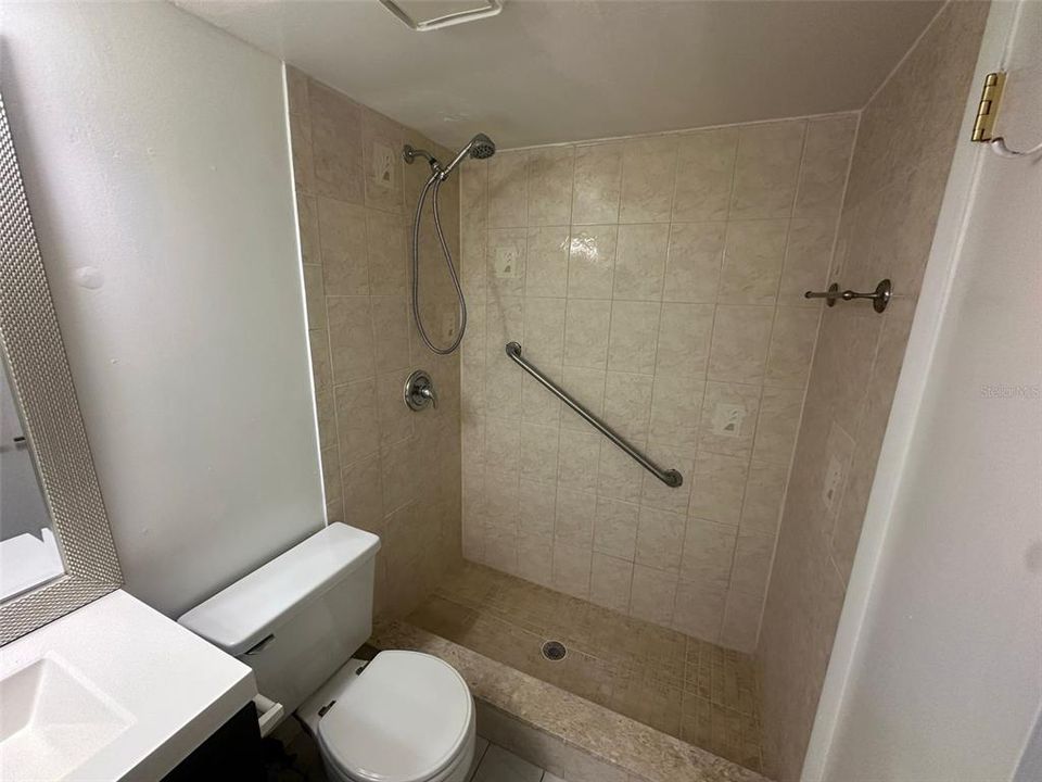 Active With Contract: $1,475 (2 beds, 2 baths, 1051 Square Feet)