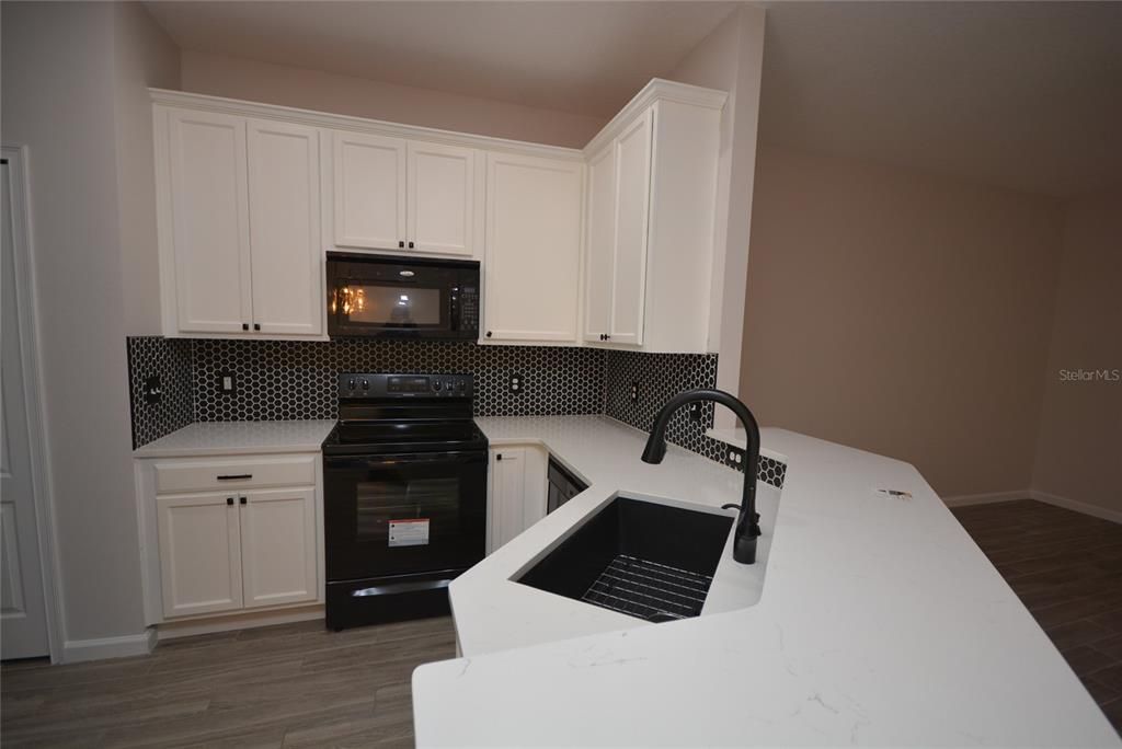 For Rent: $2,200 (3 beds, 2 baths, 1426 Square Feet)